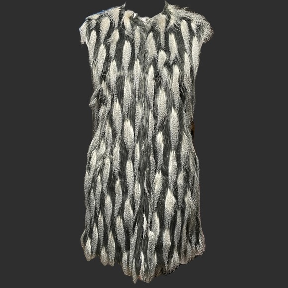 Miami Faux Fur Vest – Pretty! Pockets! - Picture 2 of 6